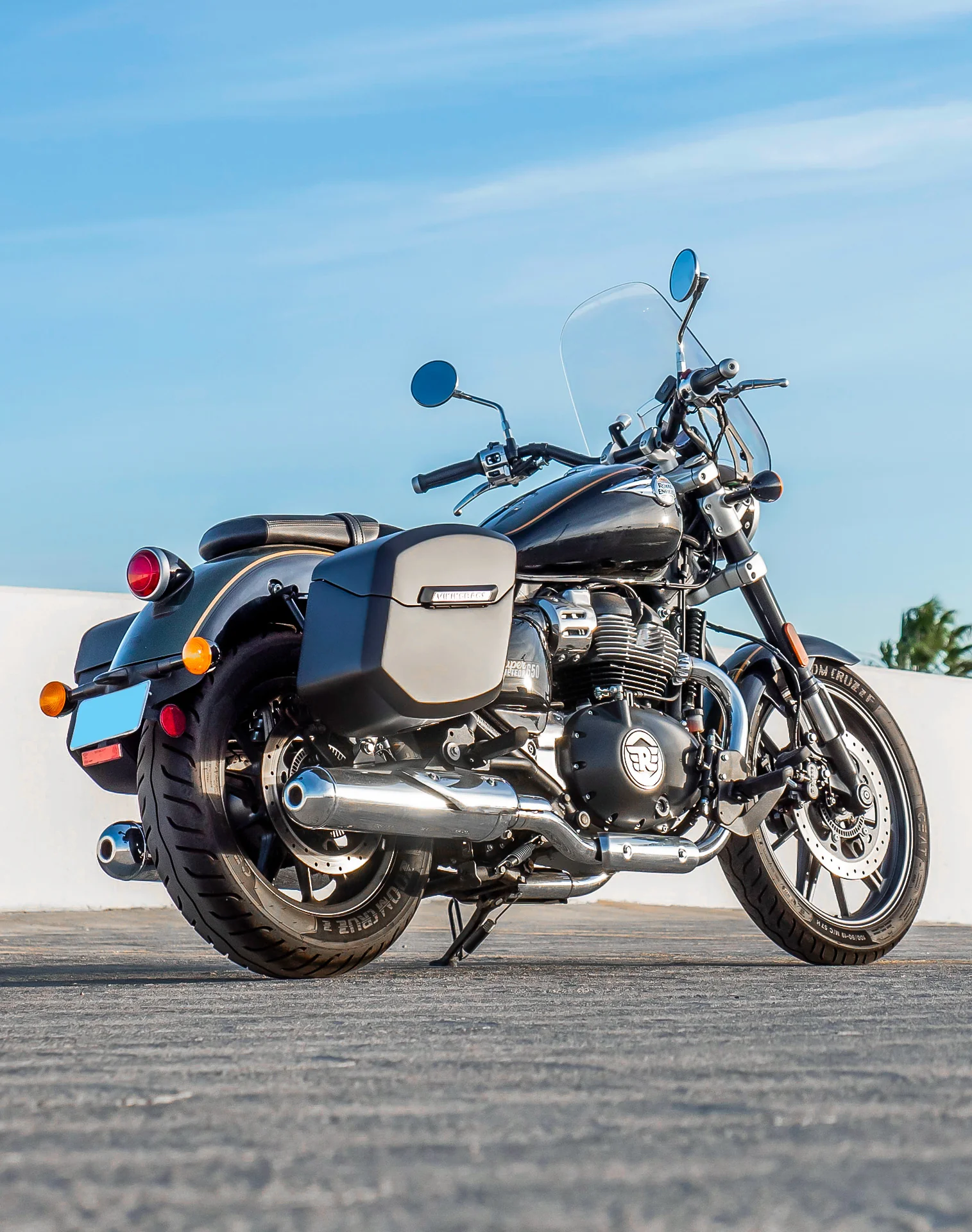 24L - Ironclad Quick-Mount Medium Royal Enfield Super Meteor 650 Matte Hard Saddlebags - Image 3