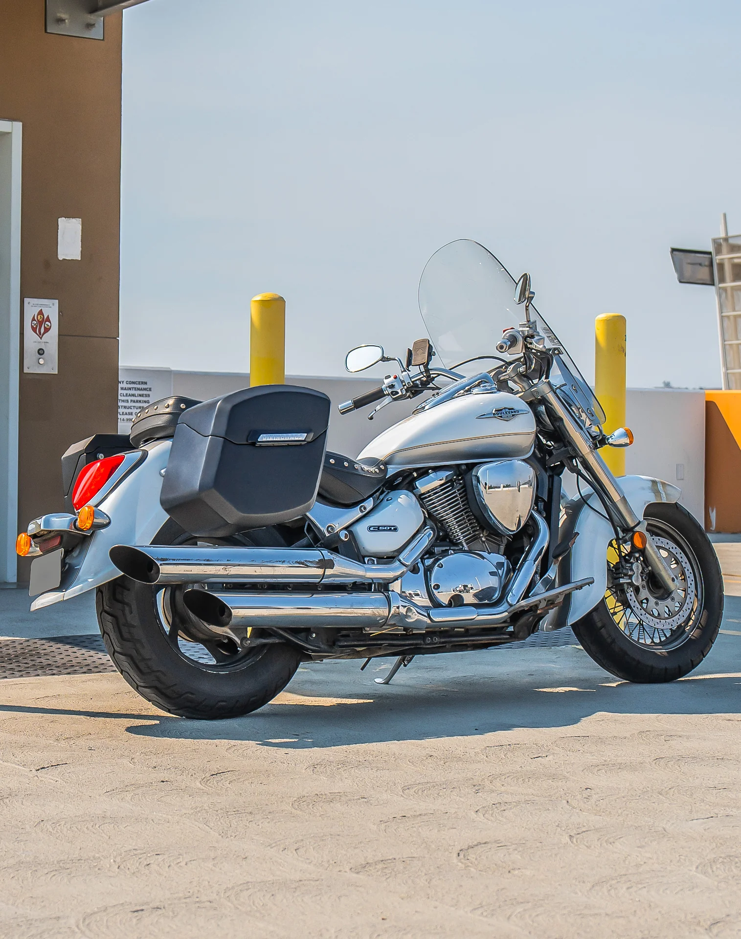 24L - Ironclad Quick-Mount Medium Suzuki Boulevard C50 VL800 Matte Hard Saddlebags - Image 3