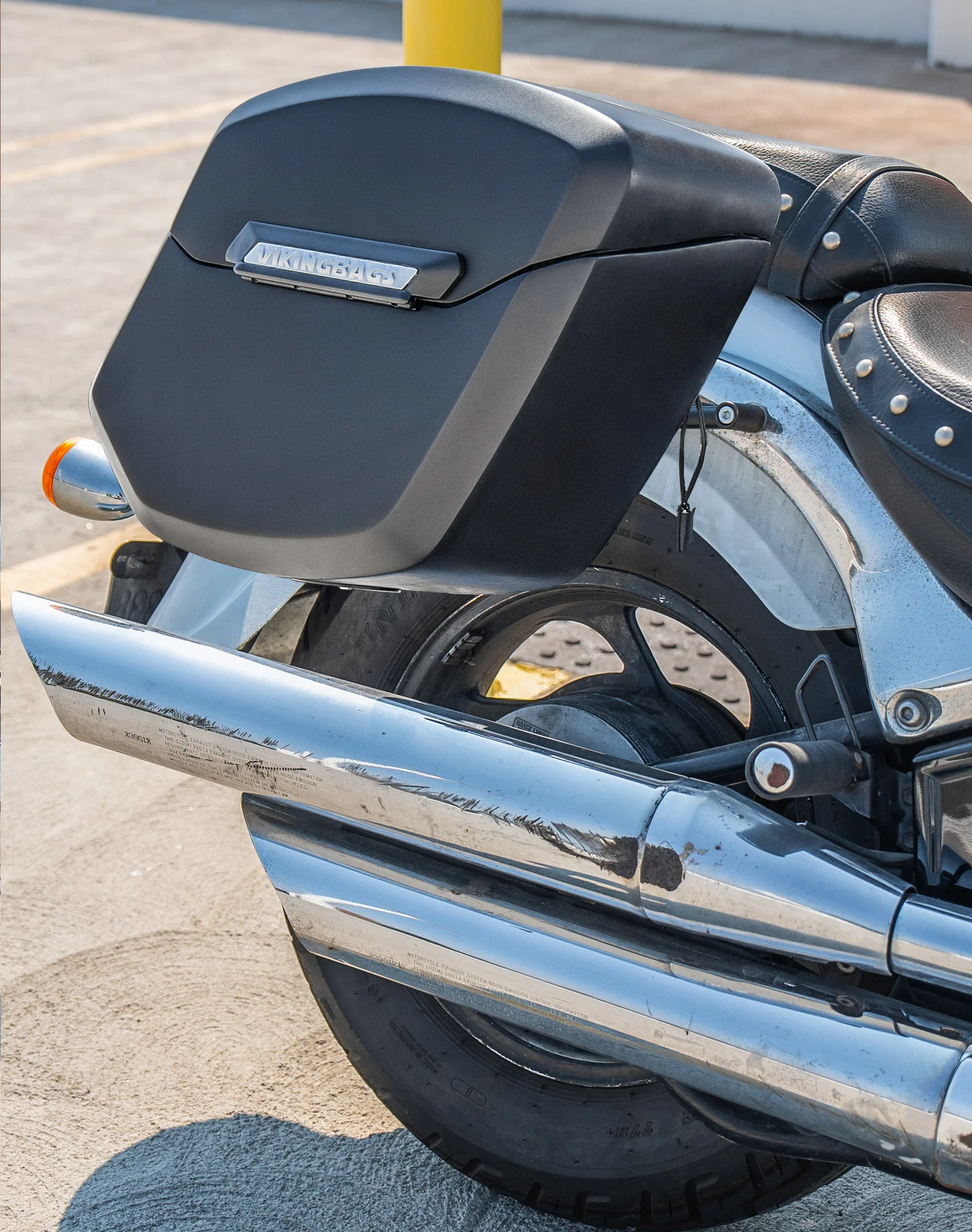 24L - Ironclad Quick-Mount Medium Suzuki Boulevard C50 VL800 Matte Hard Saddlebags - Image 5