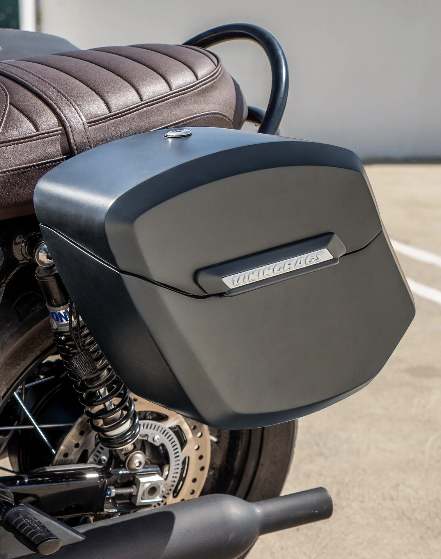 24L - Ironclad Quick-Mount Medium Triumph Bonneville T120 Matte Hard Saddlebags - Image 4