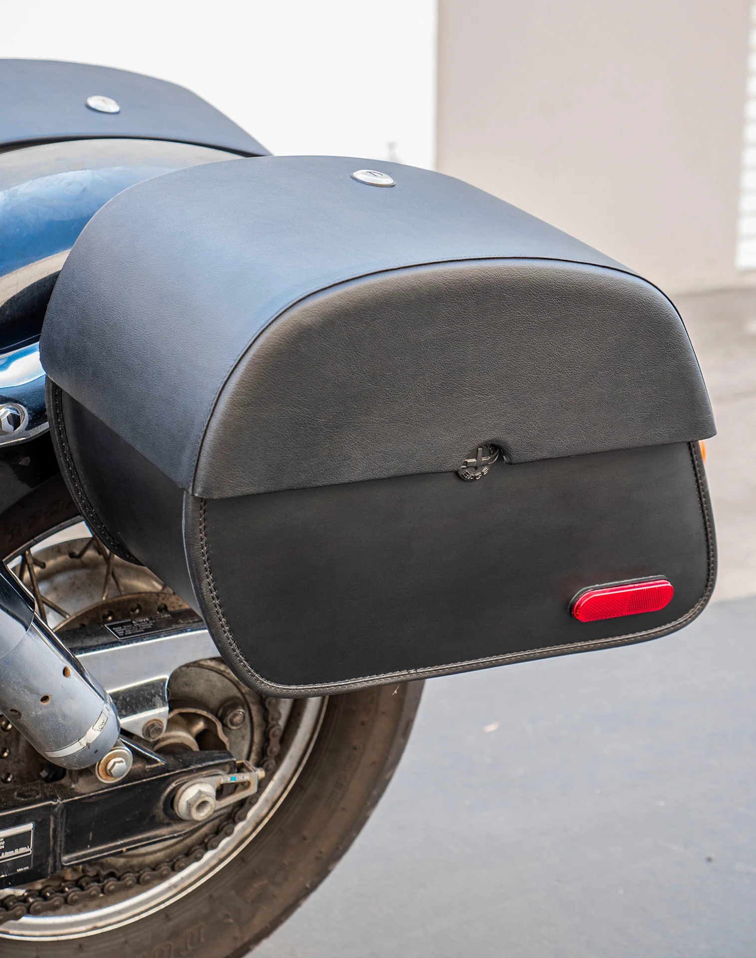 28L - Panzer Medium Hard Mount Honda Shadow 750 ACE Leather Motorcycle Saddlebags - Image 5