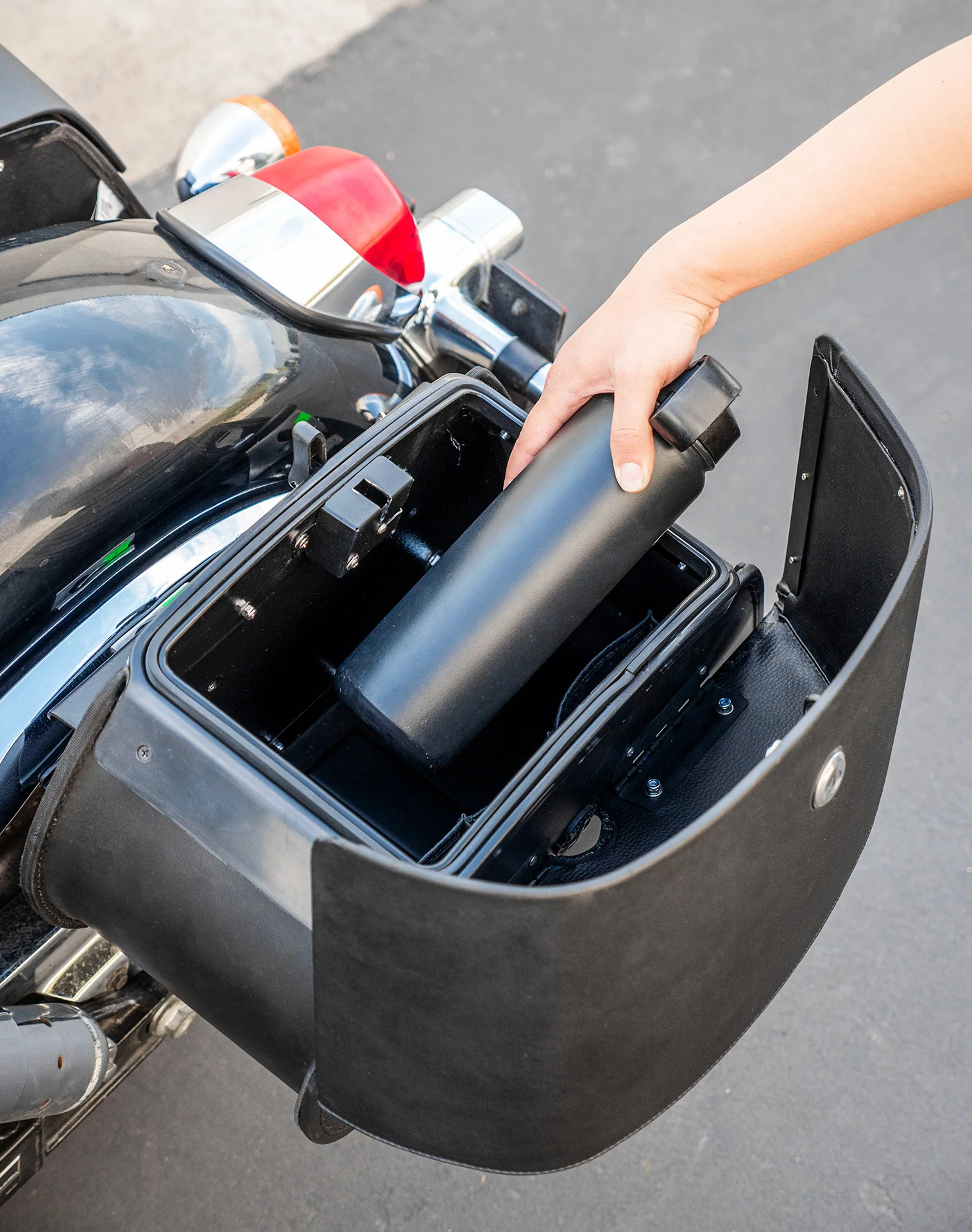 28L - Panzer Medium Hard Mount Honda Shadow 750 ACE Leather Motorcycle Saddlebags - Image 6
