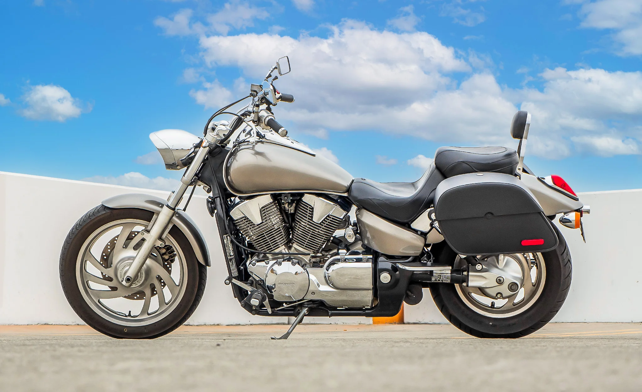 28L - Panzer Medium Hard Mount Honda VTX 1800 C Motorcycle Saddlebags - Image 2