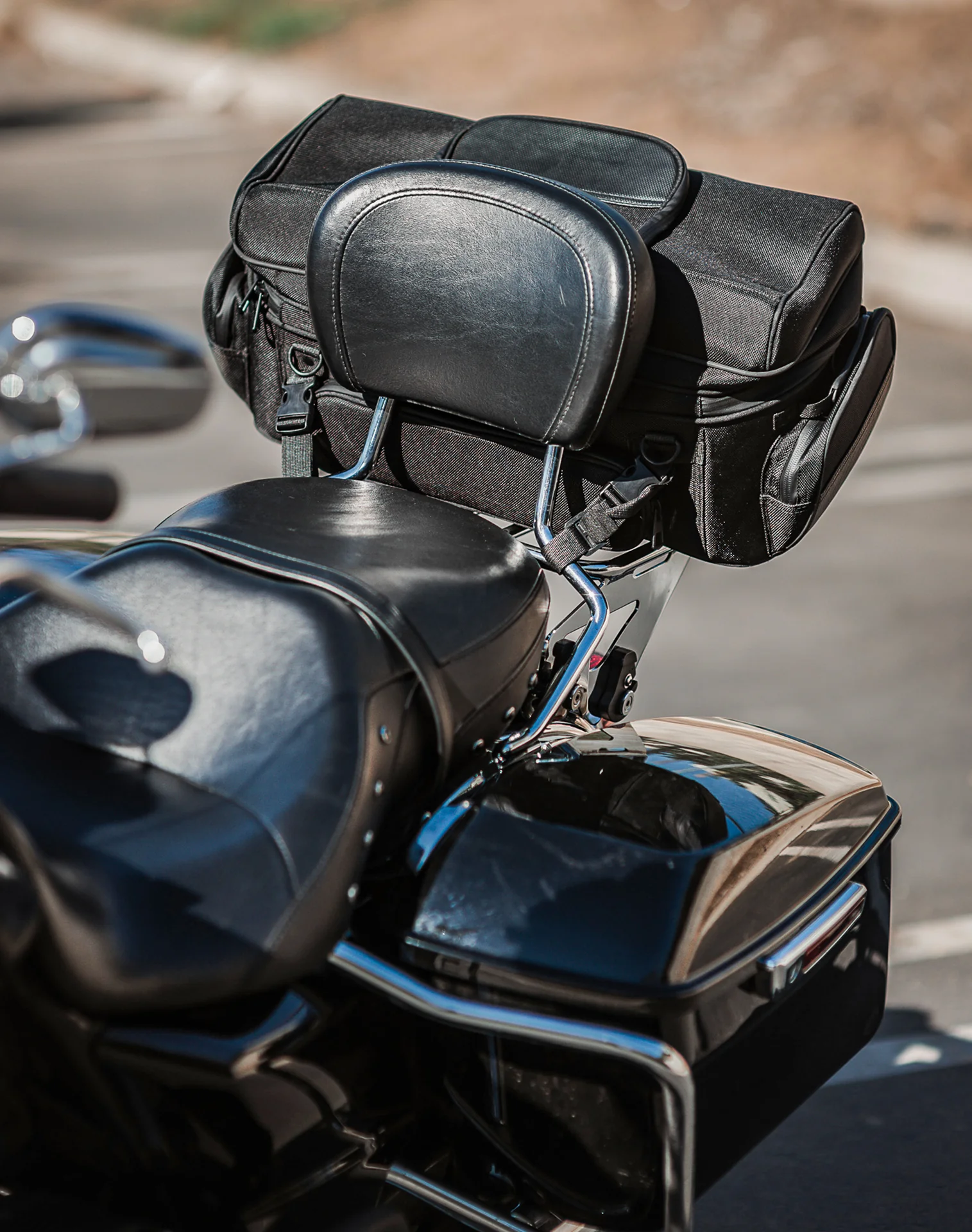 42L - Voyage Elite XL Motorcycle Sissy Bar Bag - Image 4